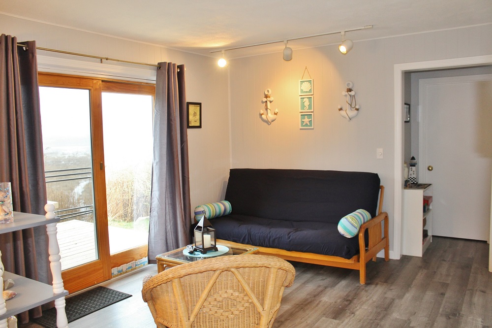 East Matunuck Beach House / Jerusalem